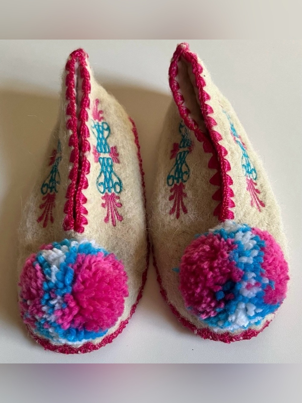 Minas Wool Greek Pom Pom Slippers Size UK 11 Youth 5 1/2 ye